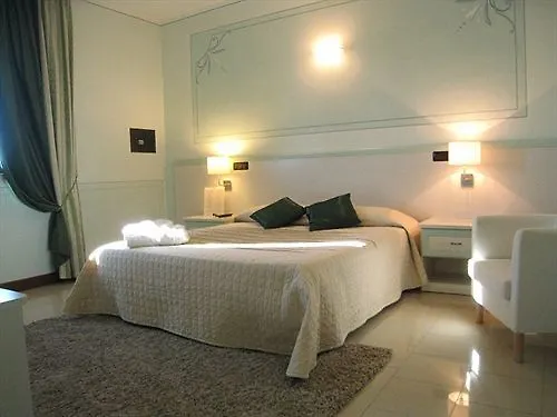 Eden Hotel Castel dʼArio